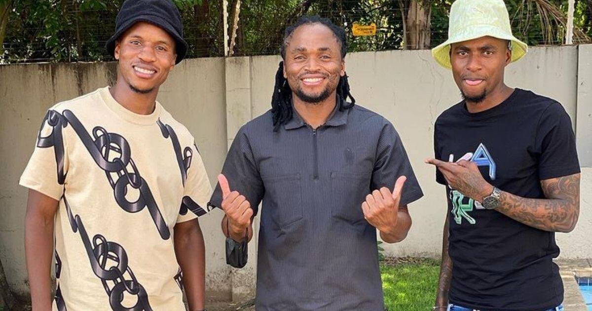 Superstars Siphiwe Tshabalala Drops Pic Chilling With Themba Zwane