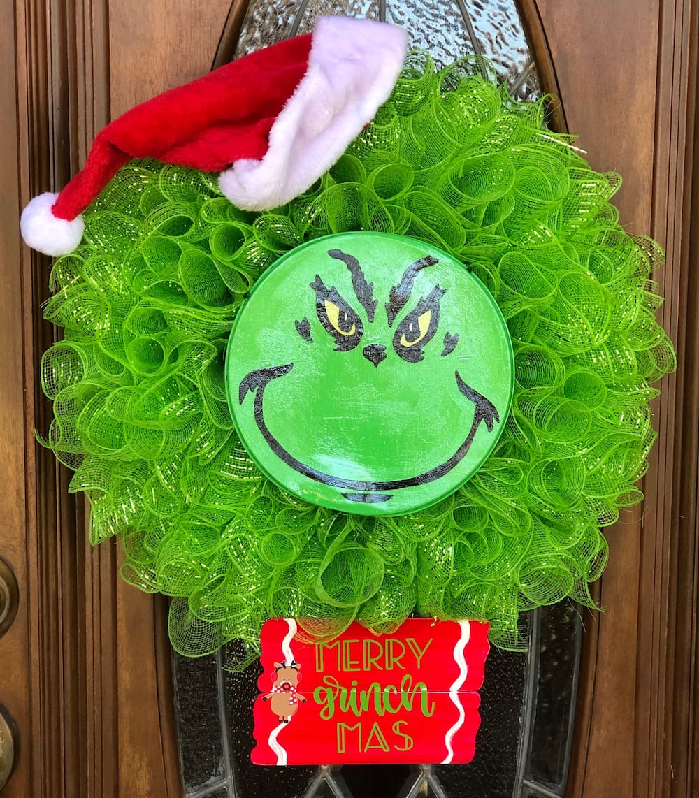 10 best Grinch outdoor decorations: Spice up your home with awesome aesthetics