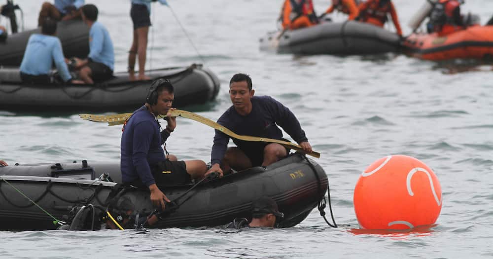 Indonesian plane: Rescuers find evidence after receiving signal