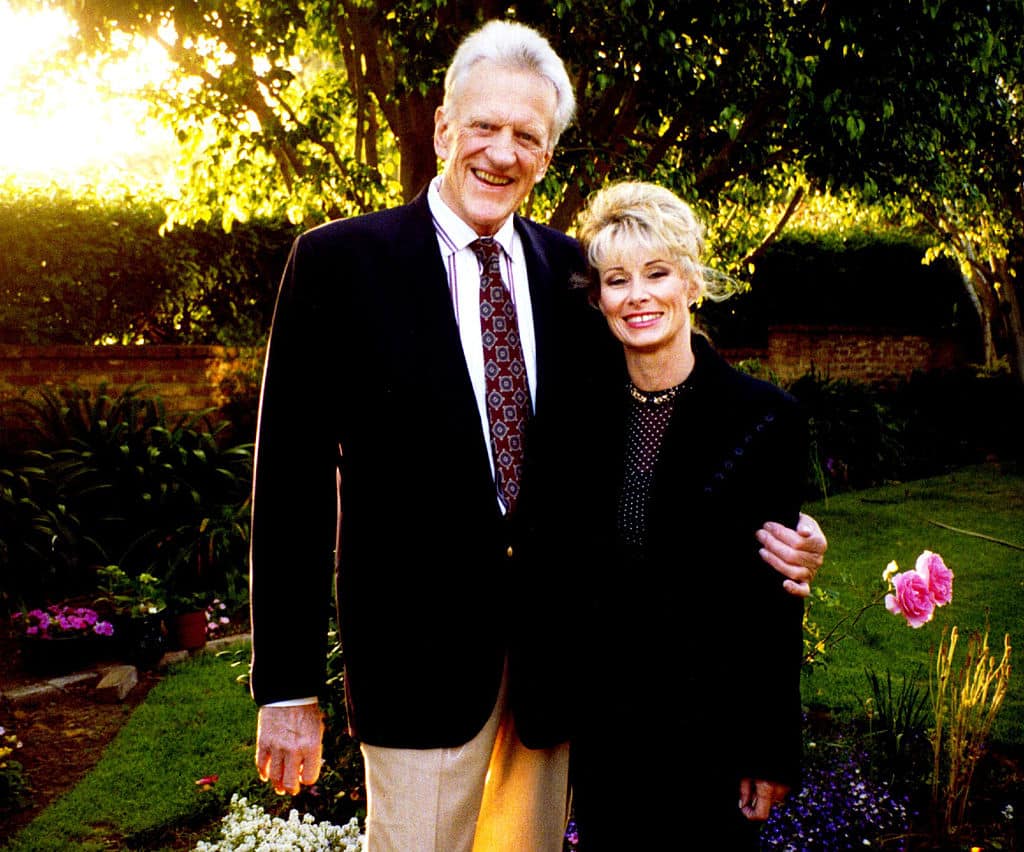 Janet Surtees' biography and love life: All about James Arness' spouse -  