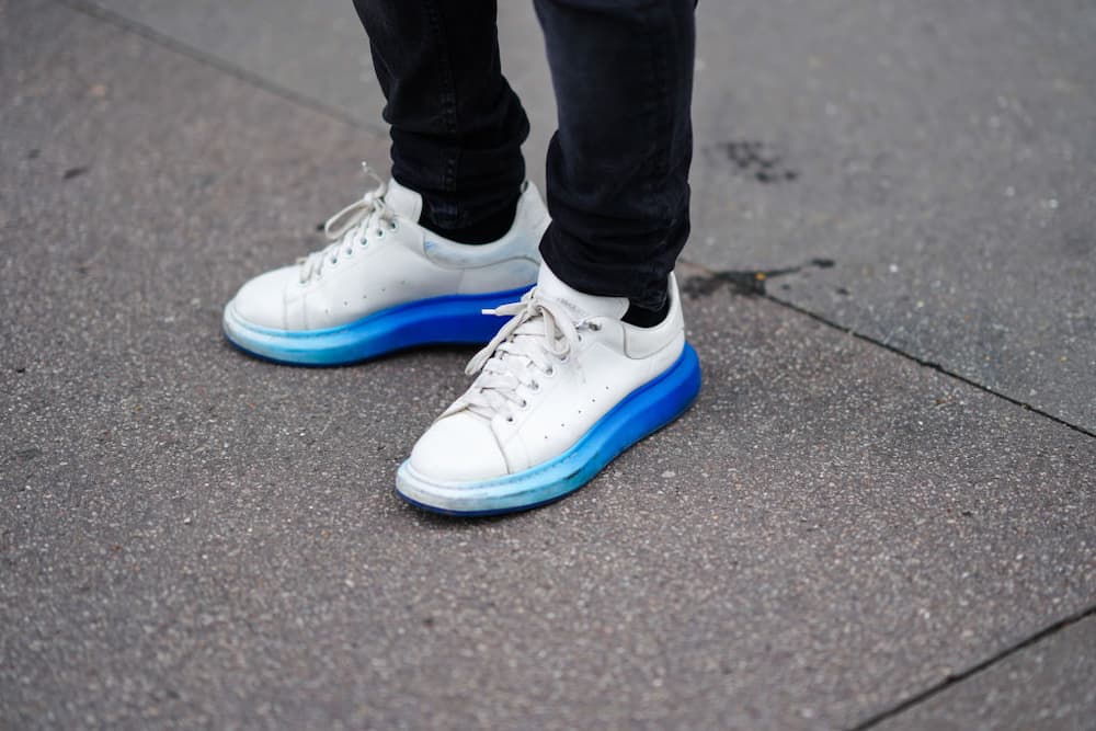 Oversized white/blue sneakers