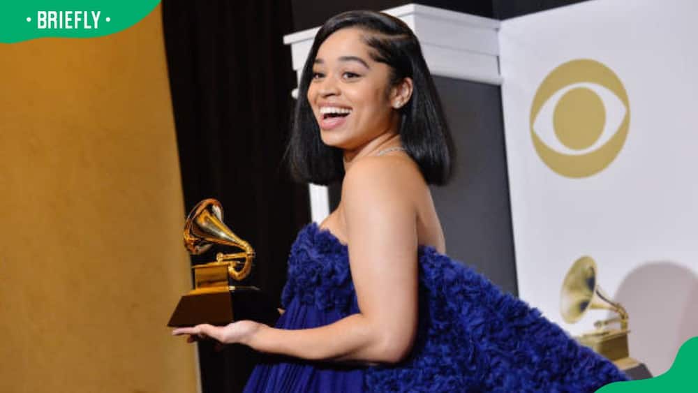 What are some interesting facts about Ella Mai?