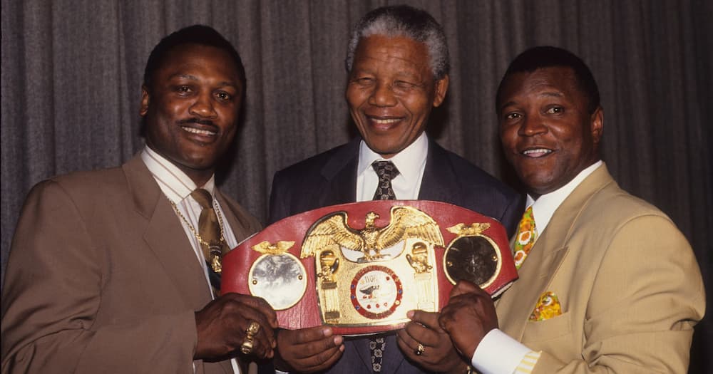 Nelson Mandela, Joe Frazier