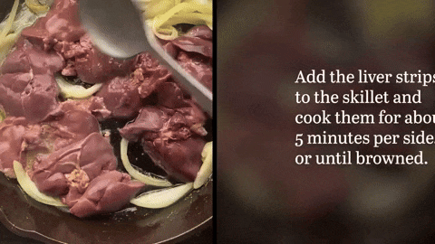 Cook the liver pieces in sliced onions.
