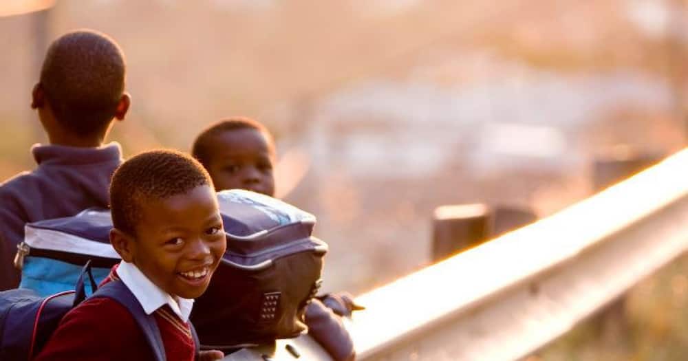 R460 child grant, R624 national poverty line, economy, SASSA R460 child grant, R624 national poverty line, economy, SASSA