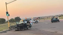 "Did they survive this?": Mzansi reacts to car cut in half in horrifc car accident