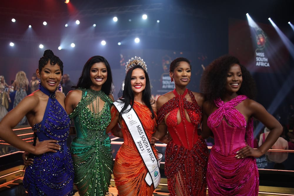 Miss SA with the other top 5 contestants.