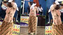 Ghanaian lady wiggles waist at church during praise, singers end song abruptly, video trends