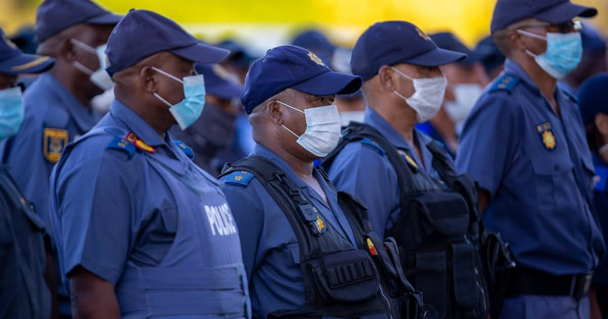 Hawks Arrest 3 Gauteng Cops For Asking For Insane Bribe Briefly Co Za   205b0b8577255e50 