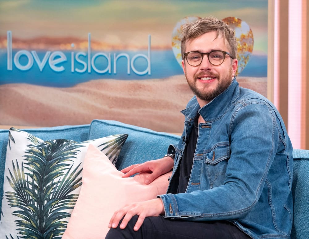 Iain Stirling biography