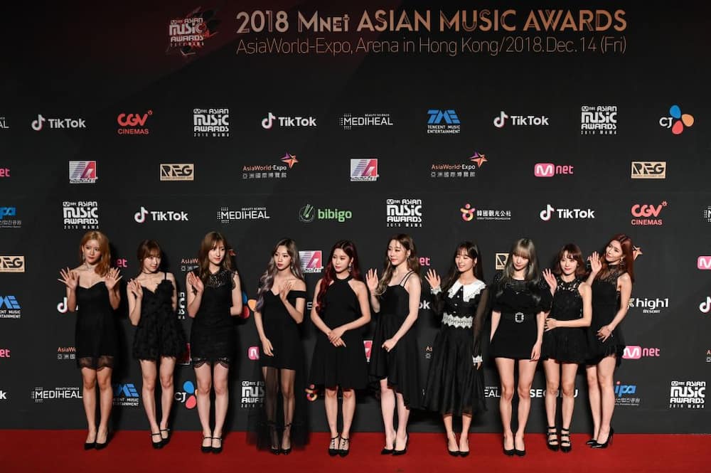Cosmic Girls (WJSN) pose on the red carpet at the Mnet Asian Music Awards (MAMA)