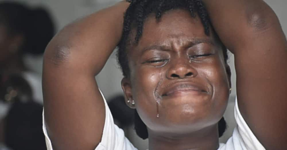 Beautiful Lady Weeps After Her Boyfriend Dumped Her; Heartbreaking Video  Stirs Reactions - Briefly.co.za