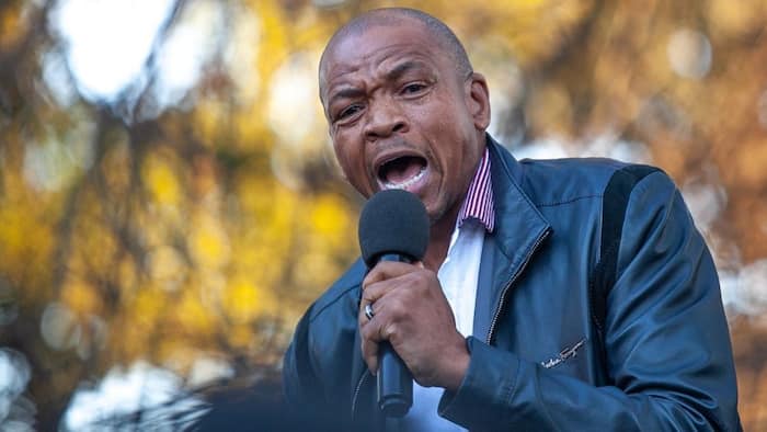 Supra Mahumapelo quietly joins Parliamentary meeting, asked to leave