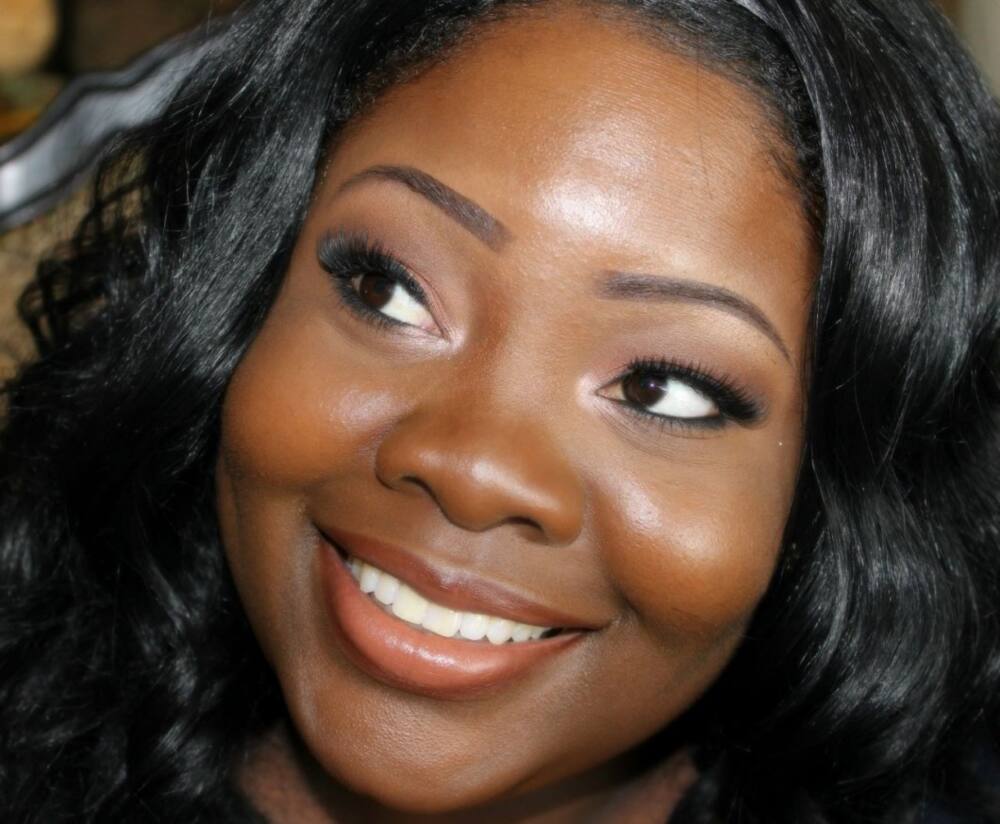 How to apply makeup How to apply makeup