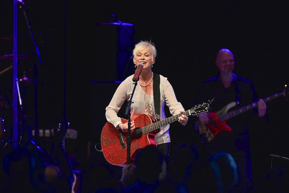 lorrie morgan something in red