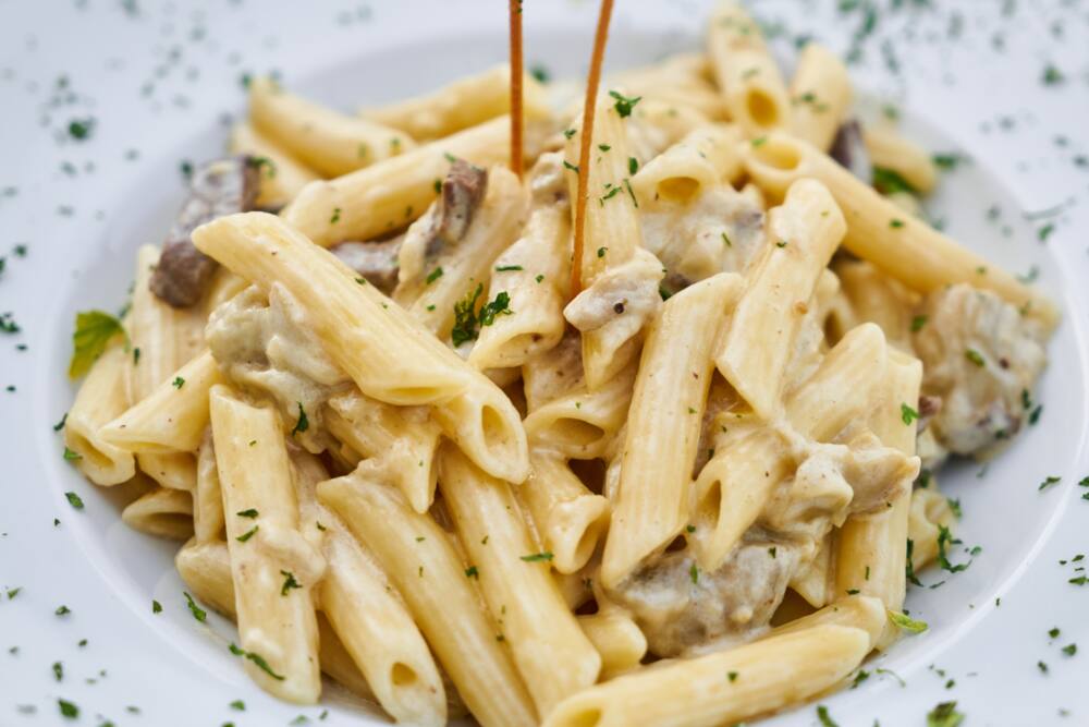 How to make white sauce pasta at home