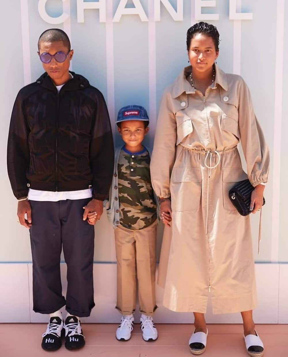 Pharrell Williams et sa femme Helen Lasichanh CELEBRITES : Chicago Bulls vs  Detroit Pistons - NBA