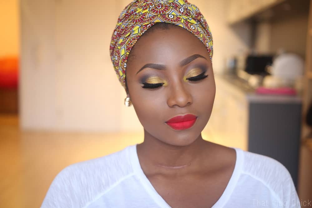 How to apply makeup How to apply makeup