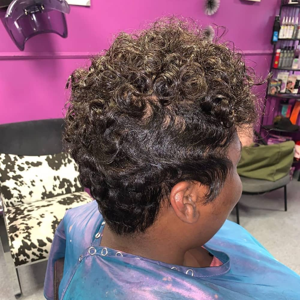 25 Cute short curly hairstyles for black women to try in 2020