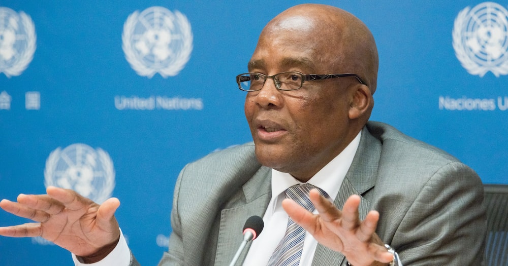 Minister Aaron Motsoaledi, department of home affairs, foreign nationals, employment, limit, proposed legislation, South African industries