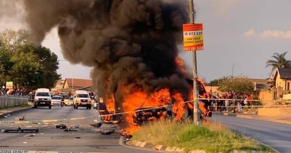 South Africa reacts to video of burning CIT van in Soweto, people loot the wreck