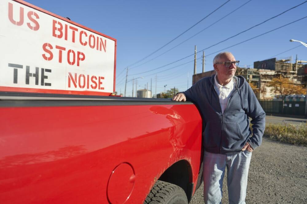 Bryan Maacks put up a sign protesting US Bitcoin over the noise of its operations in Niagara Falls, New York