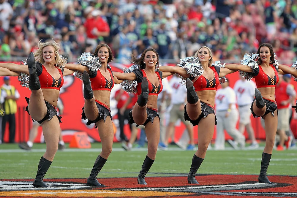 TIL: NFL cheerleaders are only paid $50 to $75 a game : r