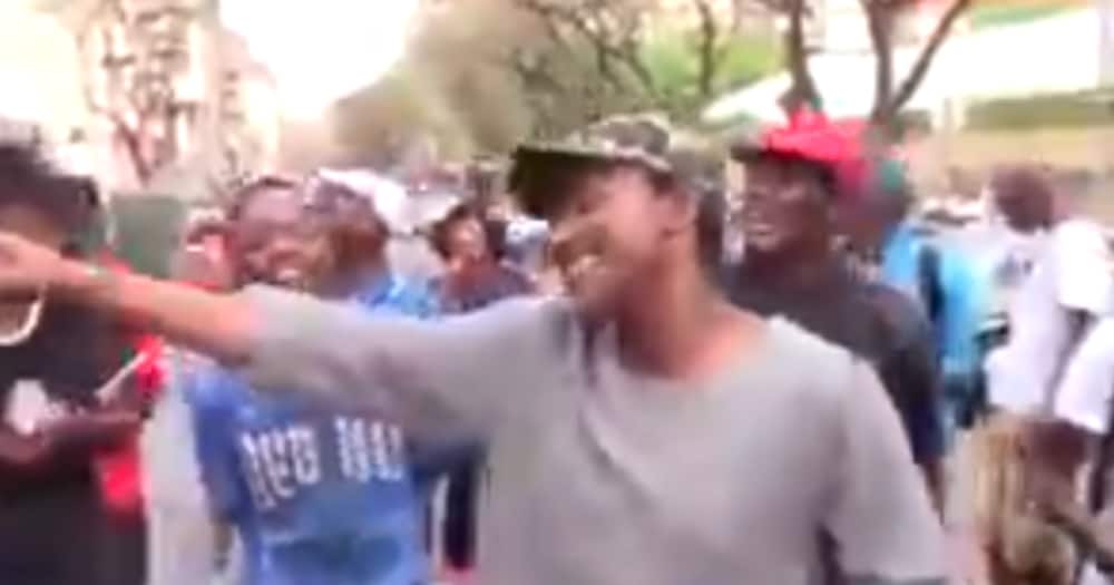 Clip of Mzansi Man Singing 'Nobody Wanna See Us Together' Goes Viral