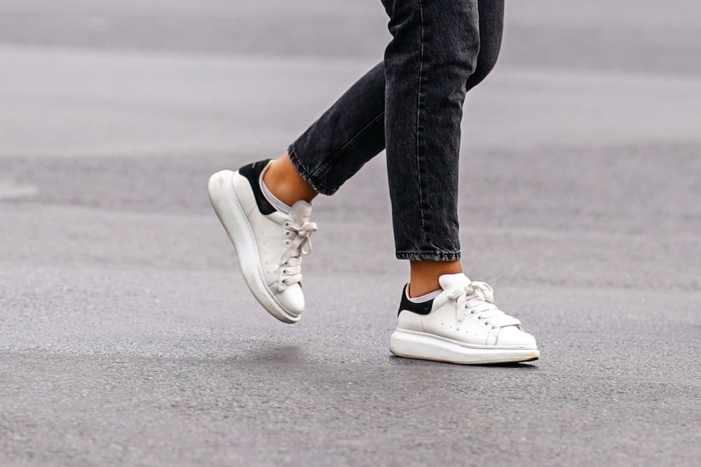Oversized white/black sneakers