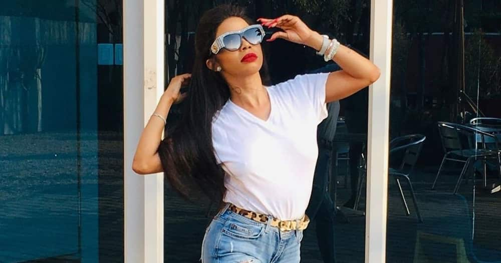 Kelly Khumalo shows off gorgeous legs in super tiny shorts