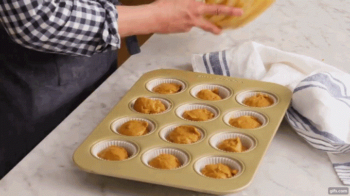 Pampoenkoekies resep met karamel sous. Pampoenkoekies muffin pan.