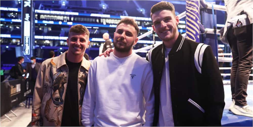 Top Chelsea star who missed game against Man City spotted watching Joshua vs Usyk fight with England teammate