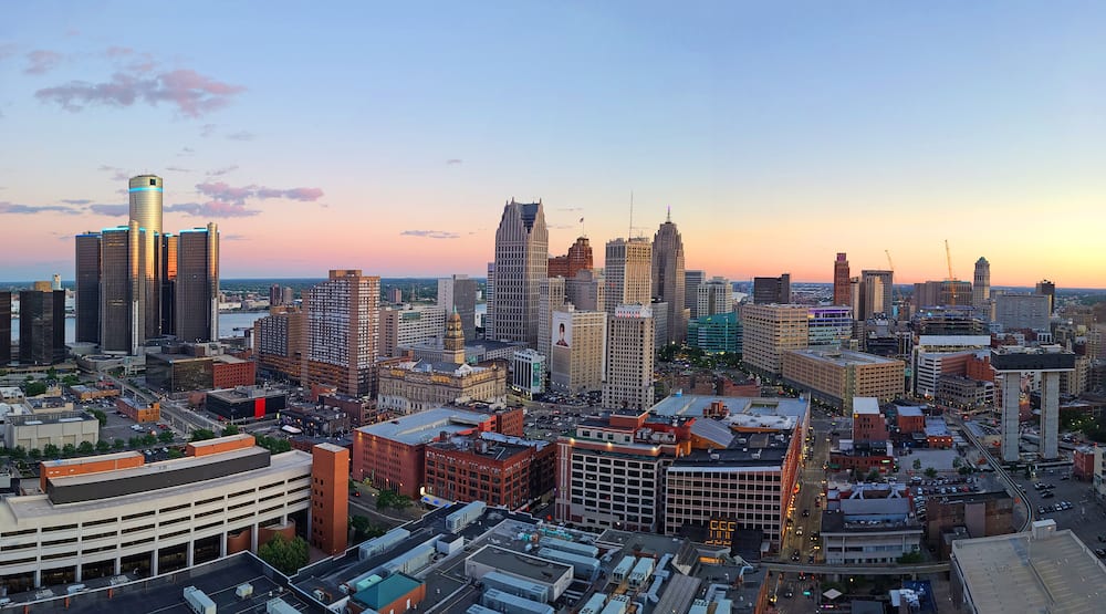 A panoramic view of dusk in Detroit