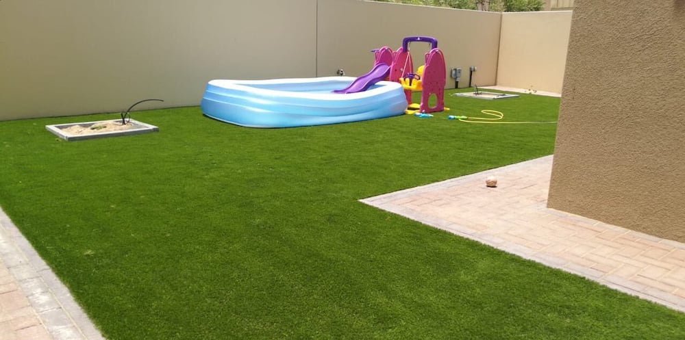 artificial grass backyard ideas (modified by the author)