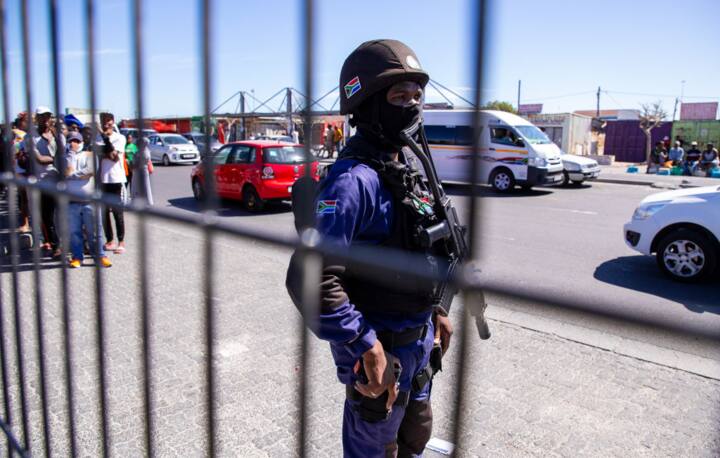 TikTok Video Shows SAPS Arresting Hijackers in Cape Town: 