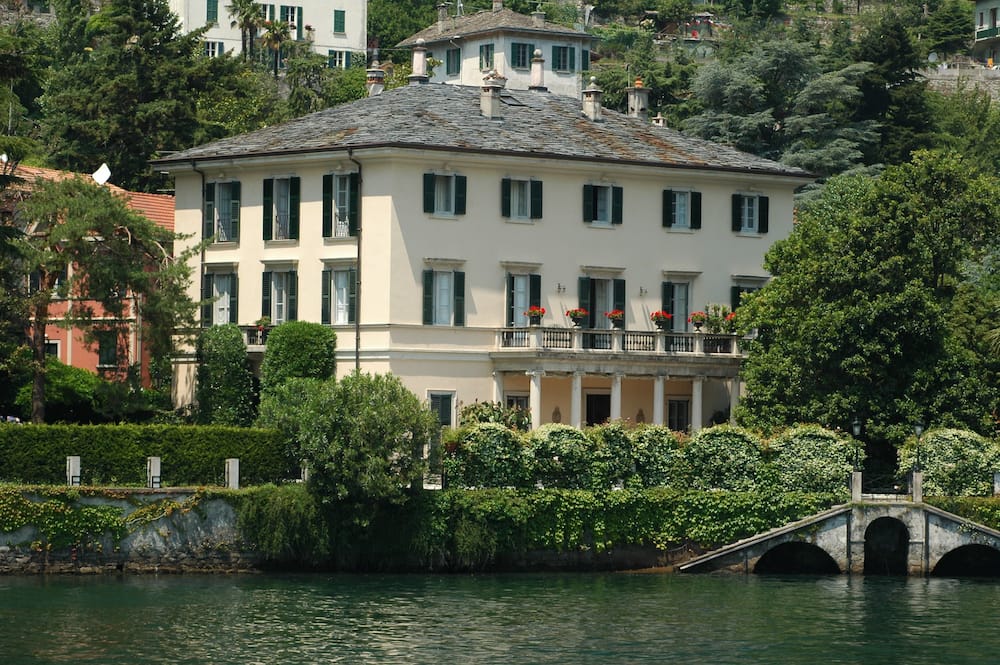 Who owns the most expensive house?