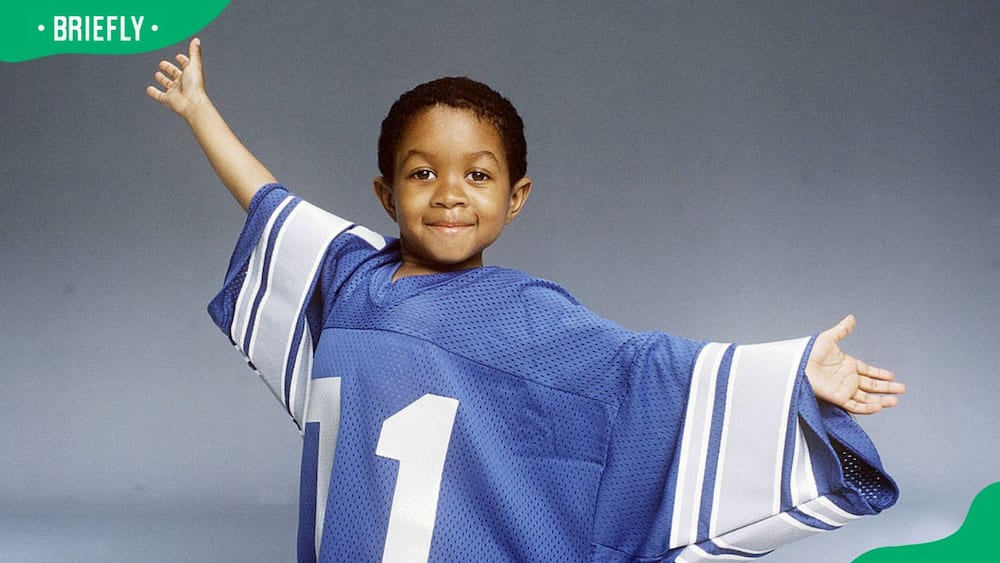 Emmanuel Lewis posing for a photo as a kid