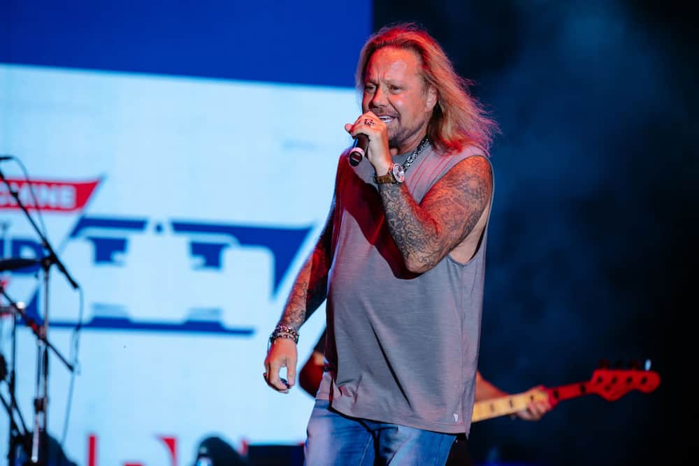 What does Vince Neil's daughter do?