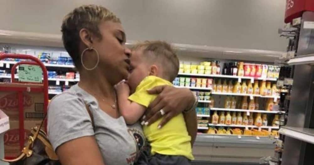 Desperate mom saved by kind lady in shop after kids have meltdown