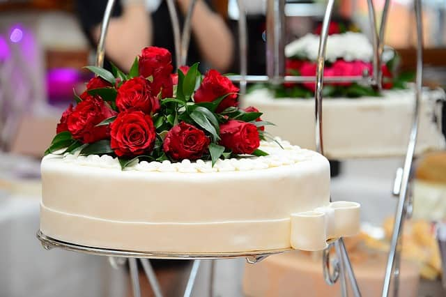 The most popular  wedding  cakes  flavors  of 2019 