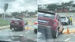 "Portal to Boksburg": Local artist shares clip of car stuck in enormous pothole, leaves SA peeps broken