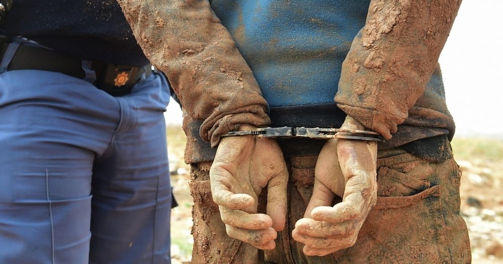 Police arrest, 14 illegal miners, 95 undocumented foreign nationals, Namaqua area, Northen Cape