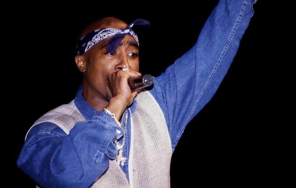 Tupac onstage in Chicago