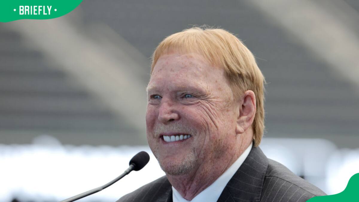 Who was the mystery blonde sitting next to Las Vegas Raiders owner Mark  Davis?