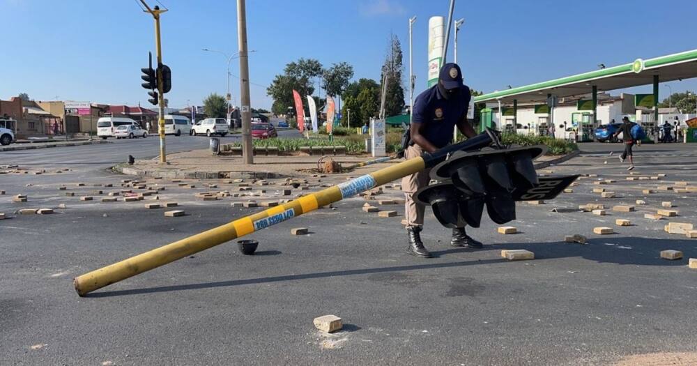 Eskom, electricity supply, protest, Soweto, traffic, Johannesburg Metro Police Department