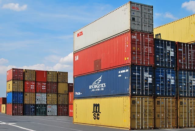 What are the major shipping companies?