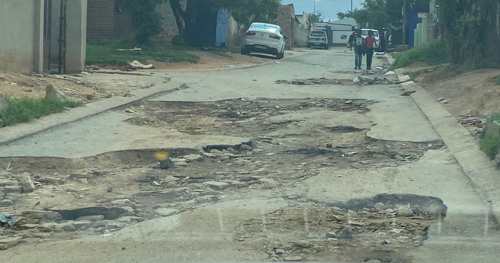 Potholes, Sandton, Johannesburg, Gauteng, South Africa, can't drive, road, street, viral image, trending news