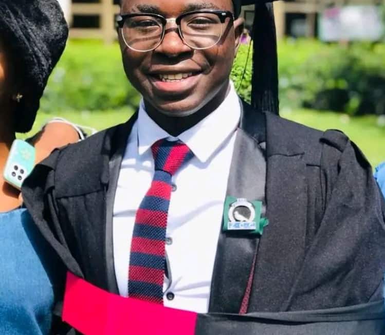 A man graduated cum laude in psychology from North-Weste University and ended up being a bartender.