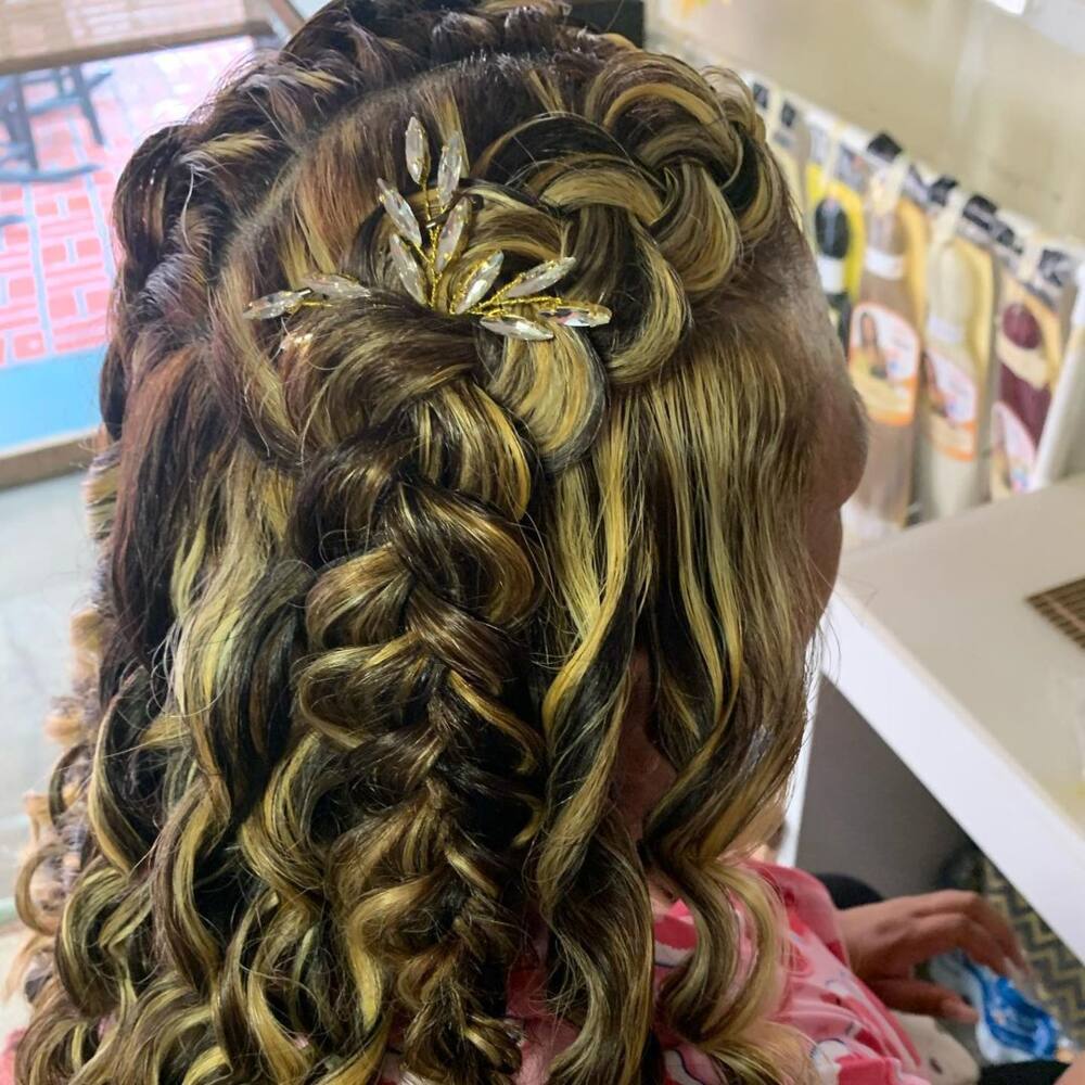 Plaiting style Plaiting style