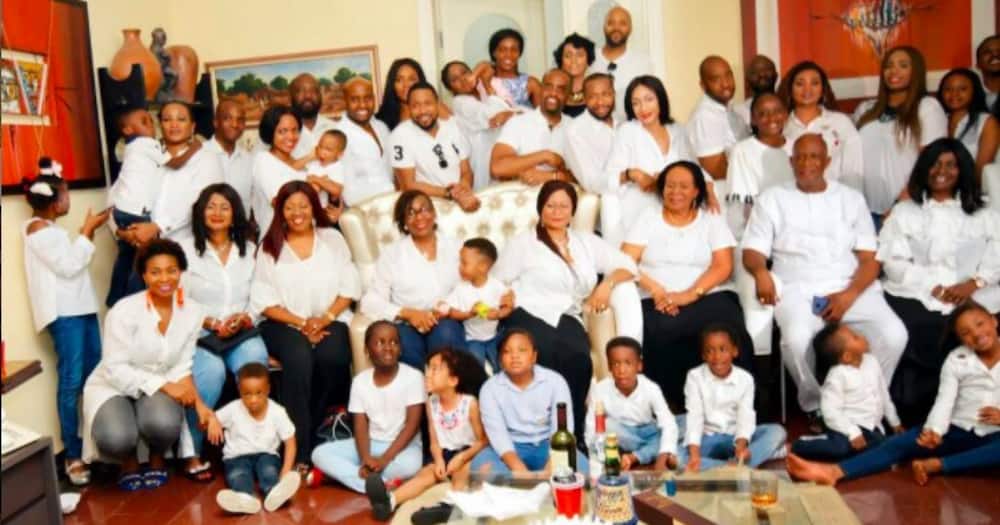 Photo of Mom, 96, with 8 Children, 36 Grandkids & 43 Great-Grandchildren Goes Viral